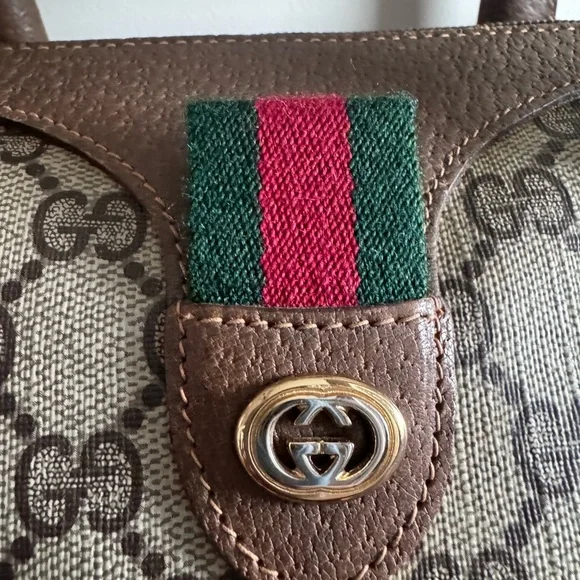 Gucci Boston Accesory Collection in GUC - Picture 2 of 10